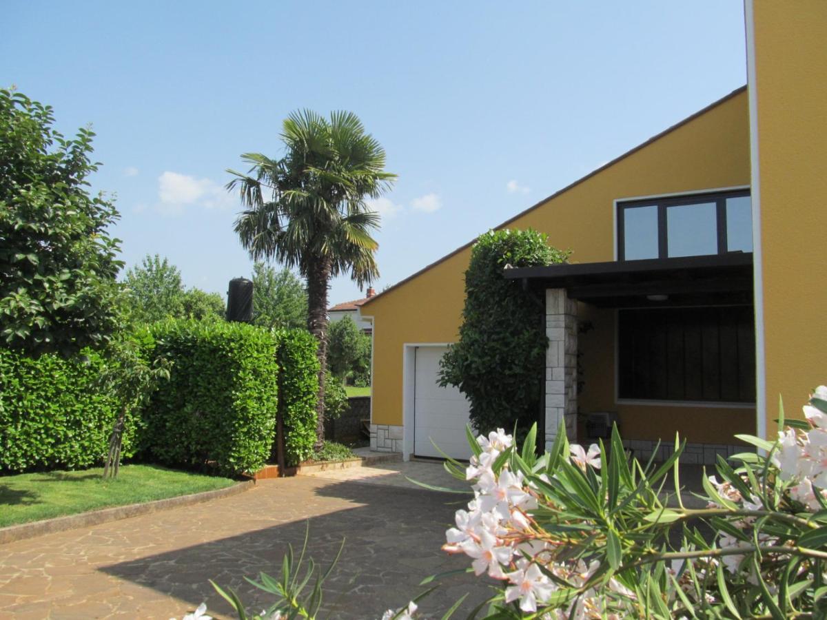 Apartments Zvezdica*** With Garden Zambratija  Exterior foto
