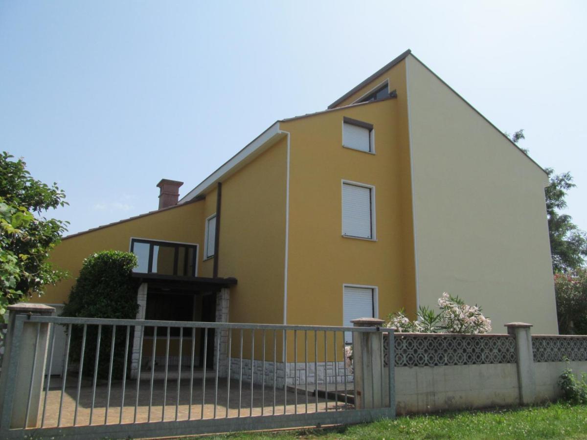 Apartments Zvezdica*** With Garden Zambratija  Exterior foto