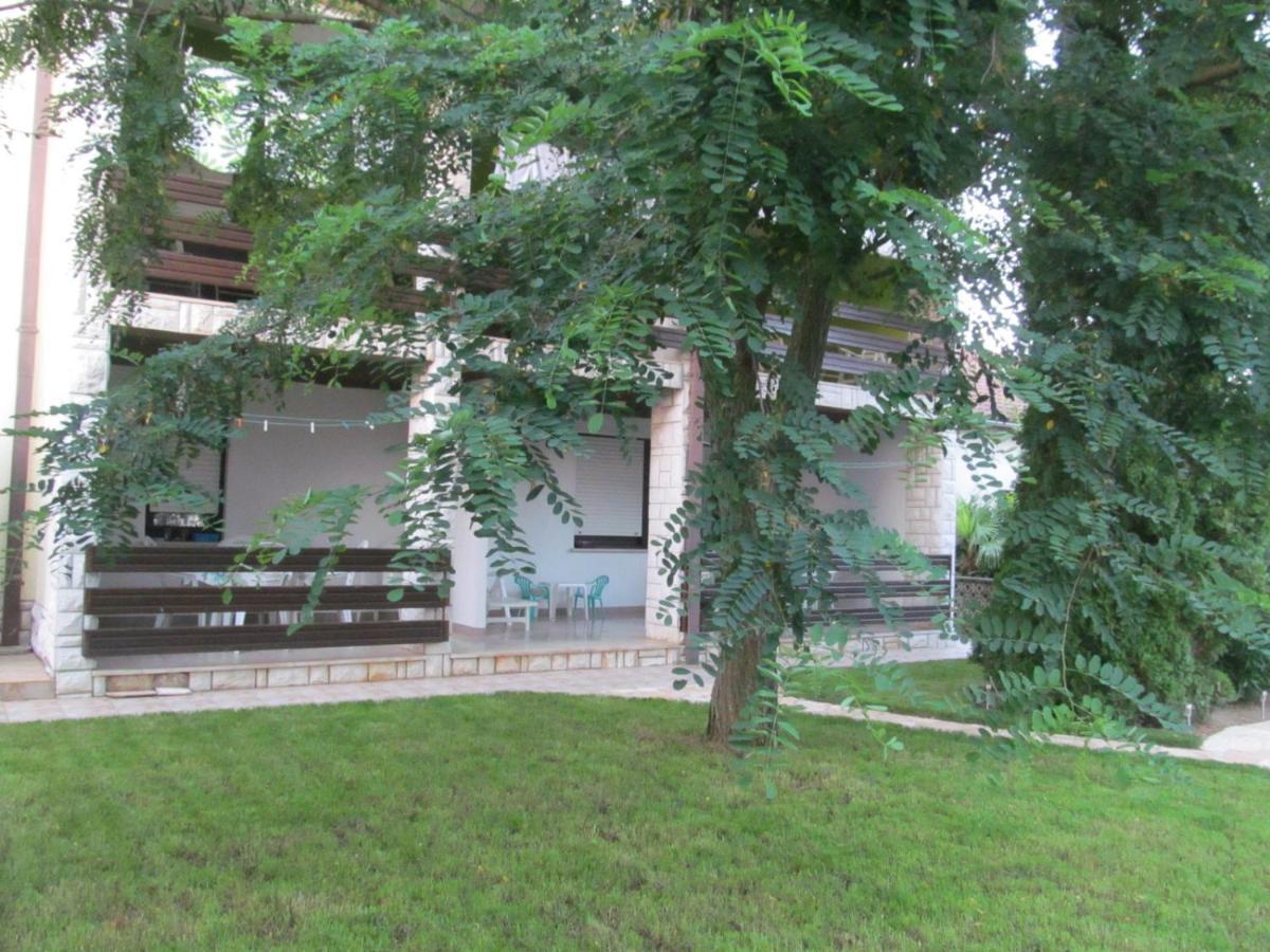 Apartments Zvezdica*** With Garden Zambratija  Exterior foto